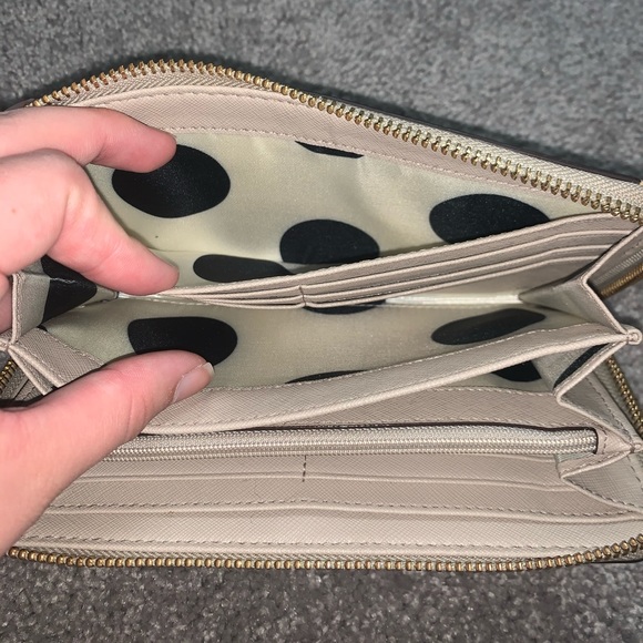 Cream Kate Spade Continental zip around wallet ♠️ - Picture 7 of 7
